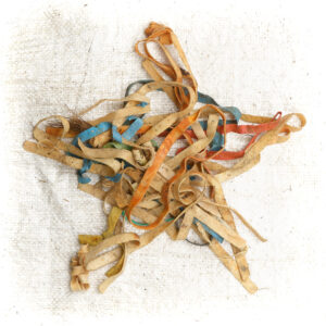 Assemblage de déchets ostréicoles issus de nettoyage de plage